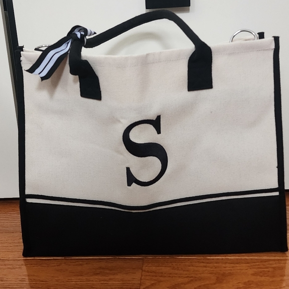 Handbags - Stylish Black and White Tote Bag